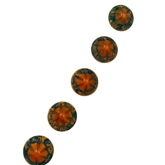 Vintage set of 5 Green & butterscotch Circular raised buttons 1.25 inch diameter - Picture 2 of 5